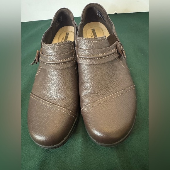 Comfy and Classic Clark’s Brown Leather Slip On Shoes Size 8 Fast Shipping - Picture 1 of 11
